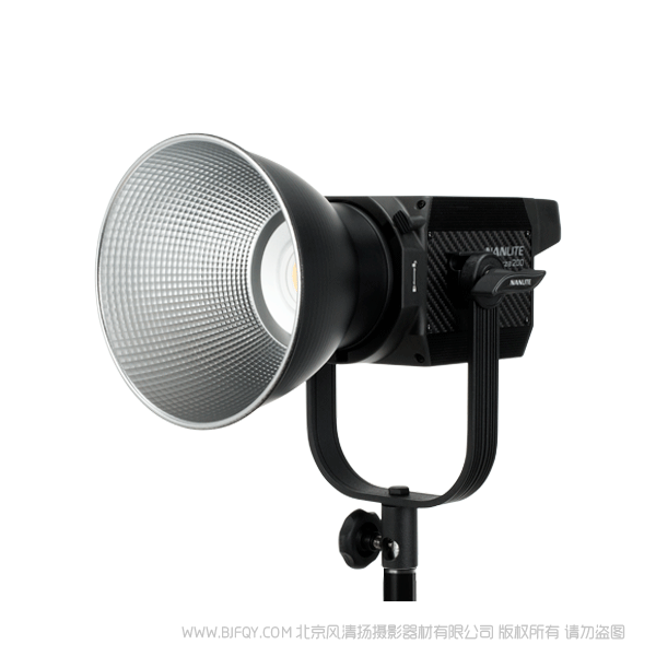 南光(NANLITE) Forza200 "37540 Lux @ 1m"(带标准罩)延续Forza系列魅力 体积更小 200W高亮输出 无惧场景检验